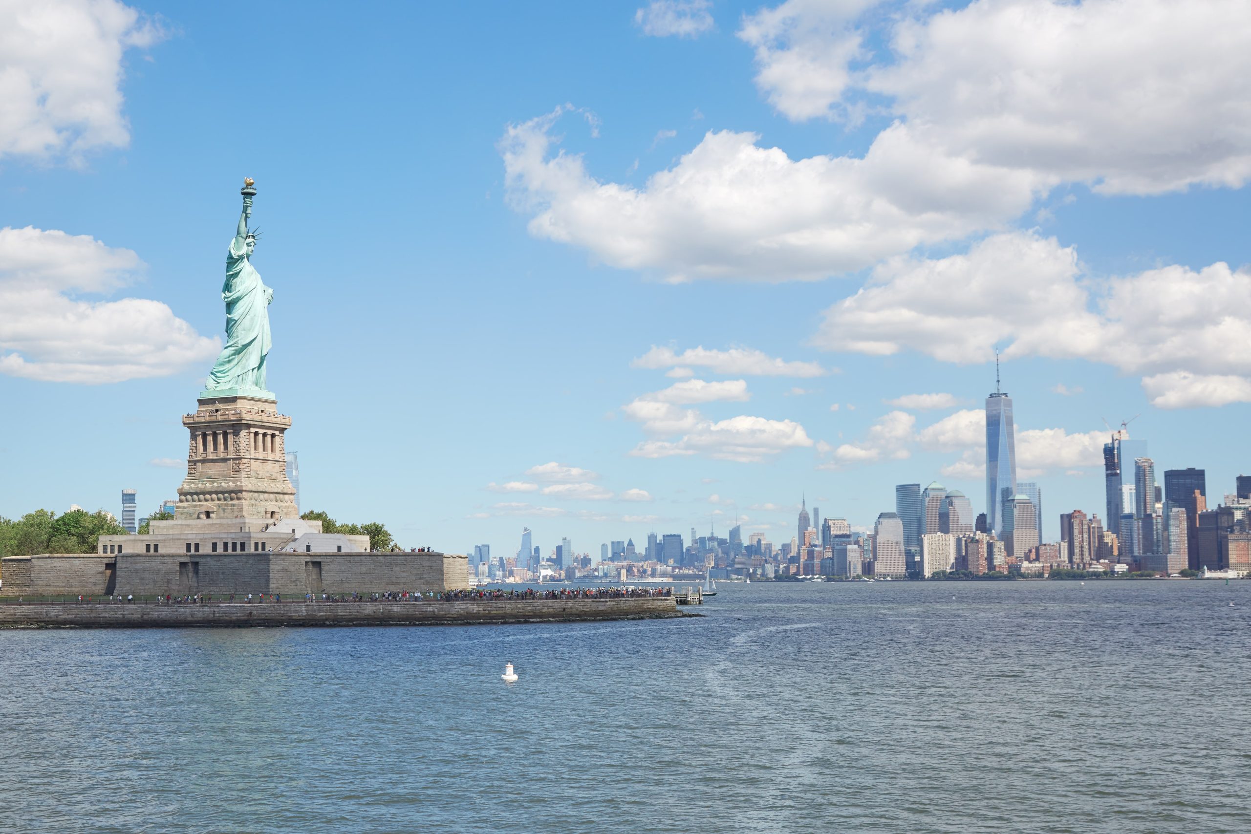 Statue of Liberty with New York City skyline in the background, representing top digital marketing agencies in New York